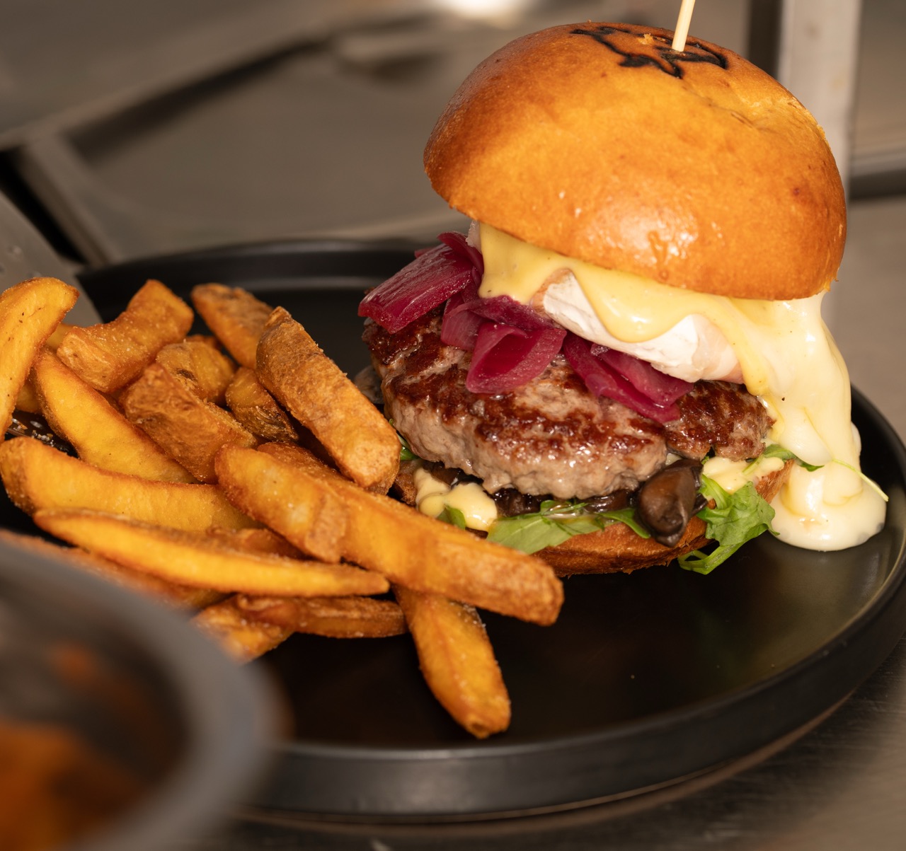 Burger con funghi e cipolle caramellate